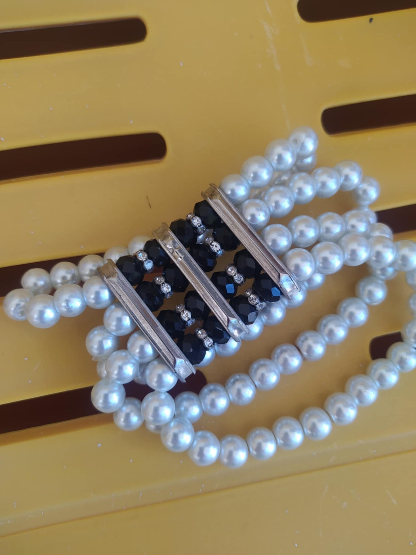 Triple-Strand Pearl & Black Crystal Stretch Bracelet – Elegant Gold-Tone Statement Piece