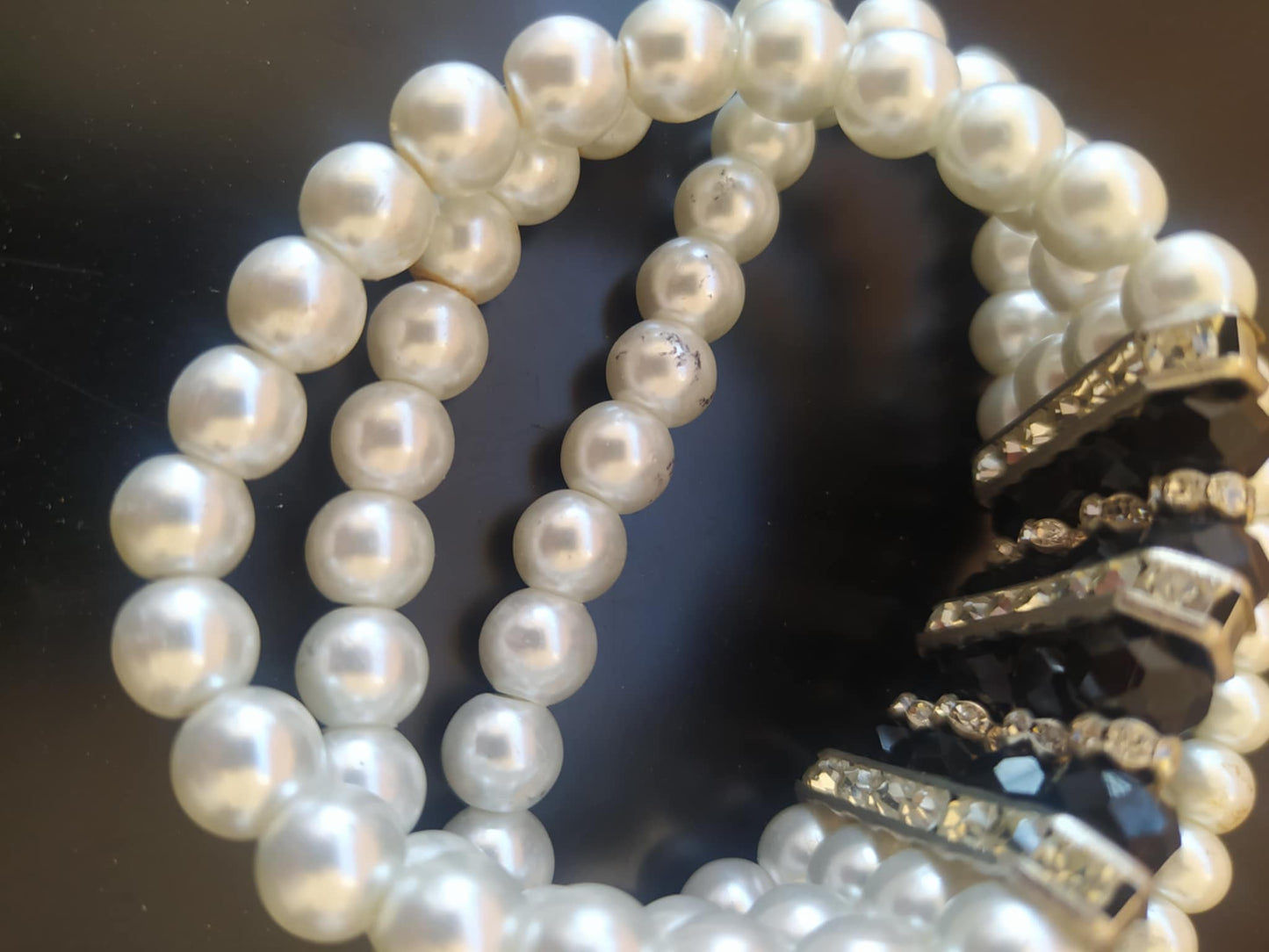 Triple-Strand Pearl & Black Crystal Stretch Bracelet – Elegant Gold-Tone Statement Piece
