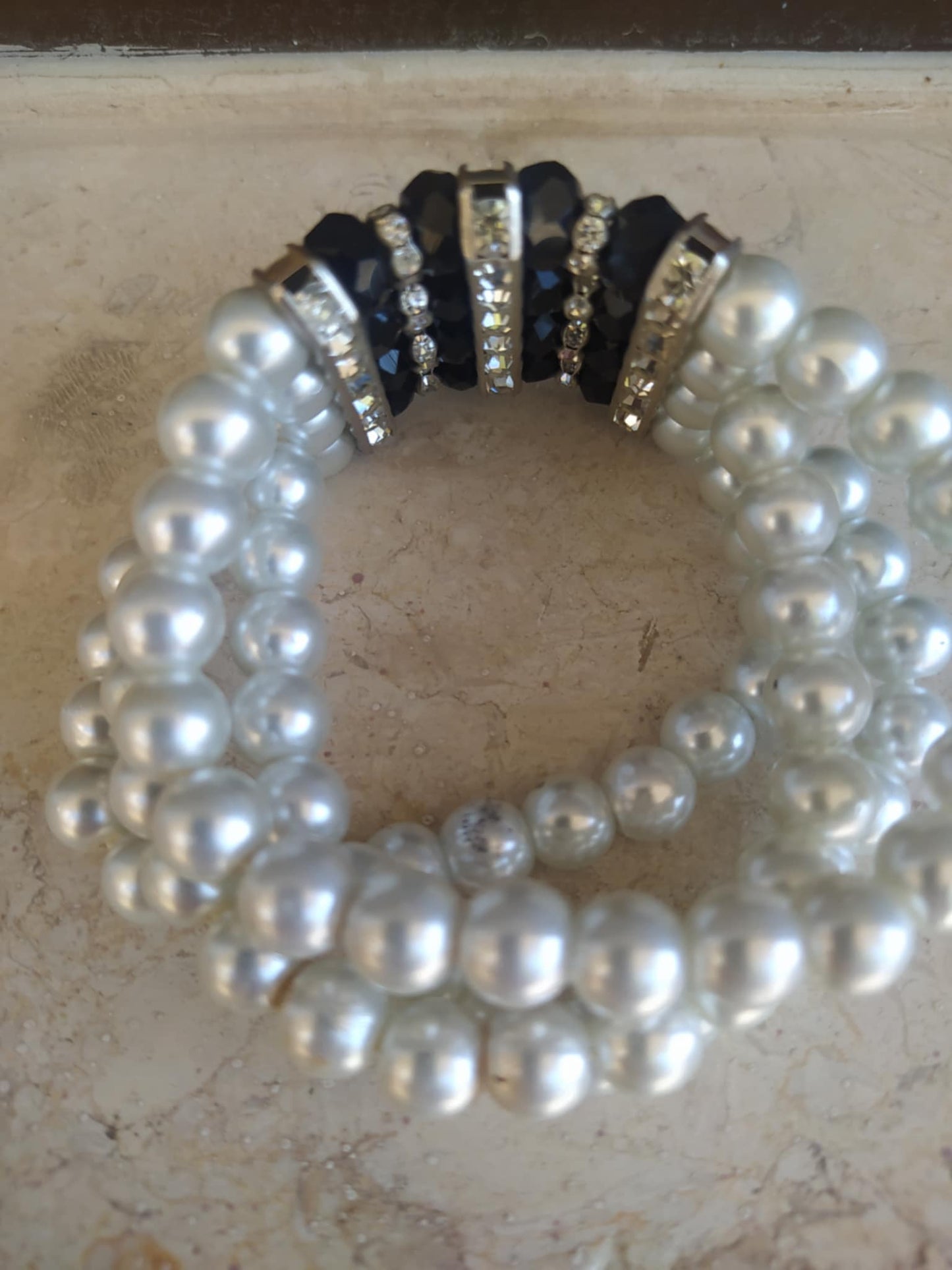 Triple-Strand Pearl & Black Crystal Stretch Bracelet – Elegant Gold-Tone Statement Piece